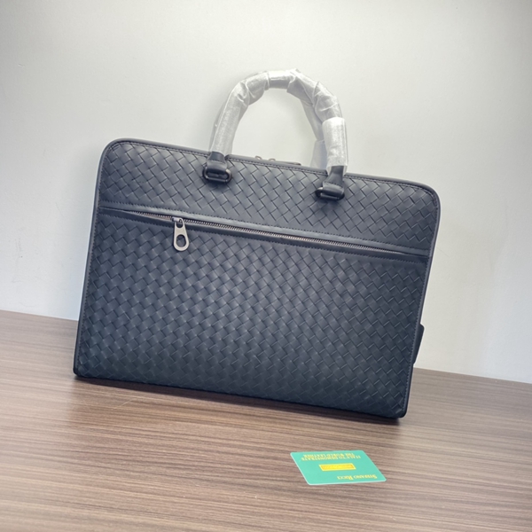 ボッテガヴェネタバッグ側面デザイン